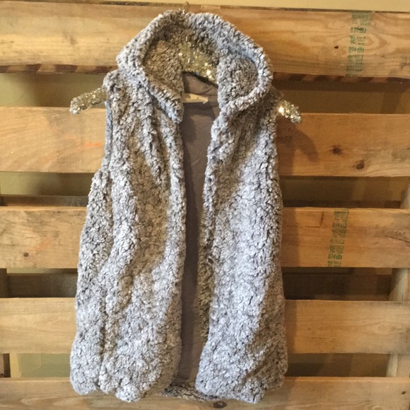 💙 Sherpa Vest Host Pic - Picture 3 of 3